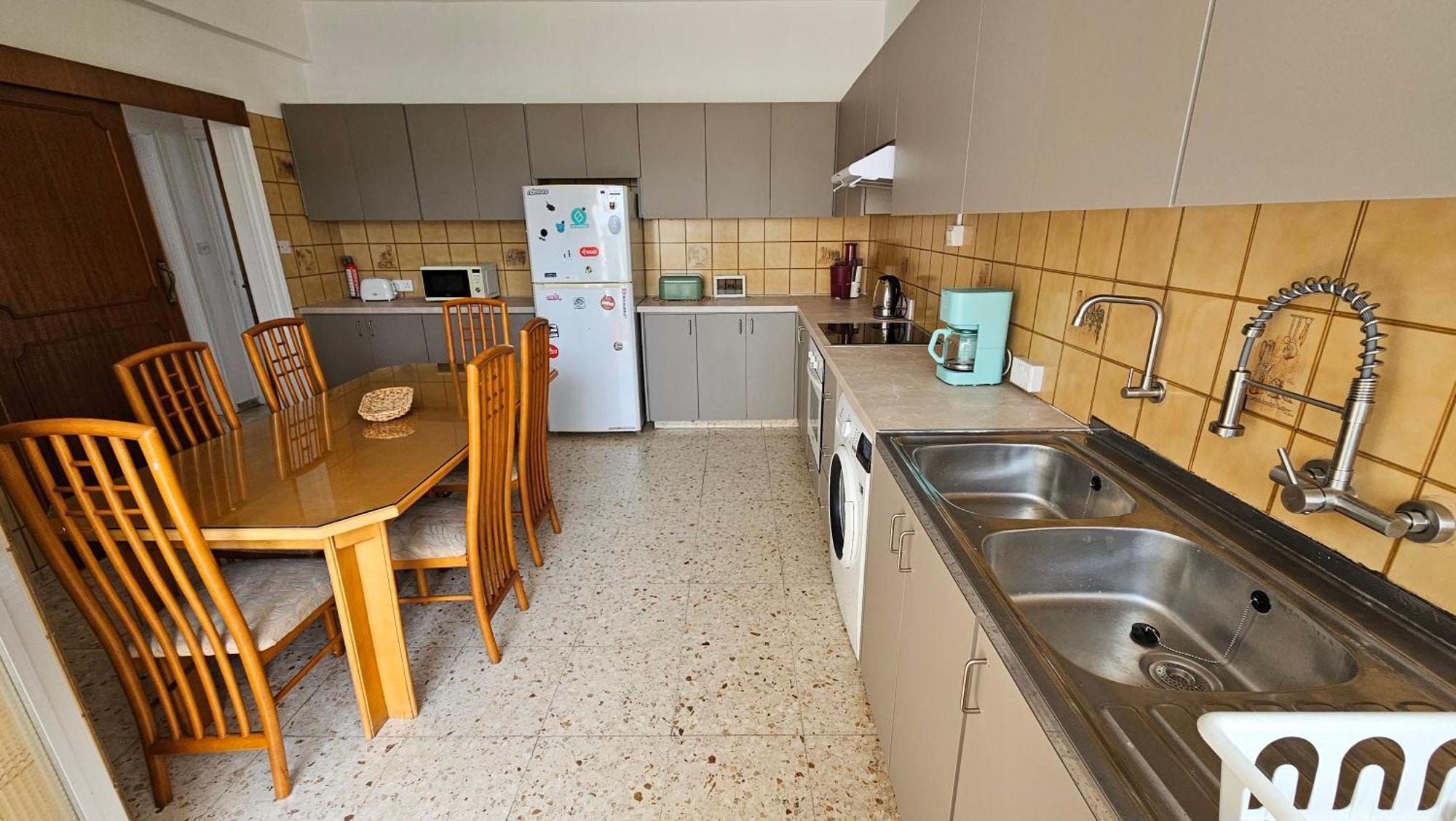 Family Nest In The Heart Of Limassol Villa Buitenkant foto